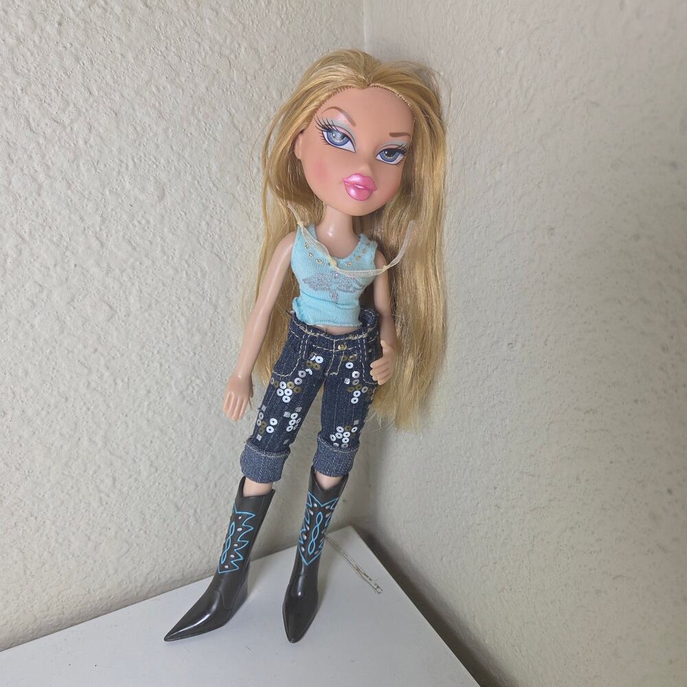 Bratz Vintage 2006 Talking Cloe Doll Only + Original Outfit